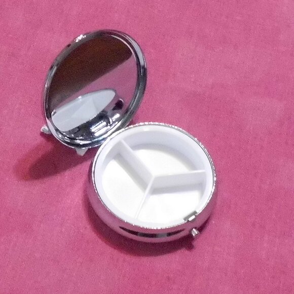 1pc.  Kitten & Floral Pill Box - Picture 4 of 4